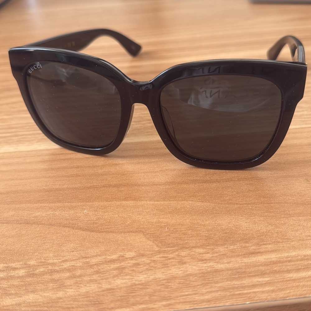 Authentic Gucci Black Sunglasses GG0034SAN 001 - Picture 5 of 11